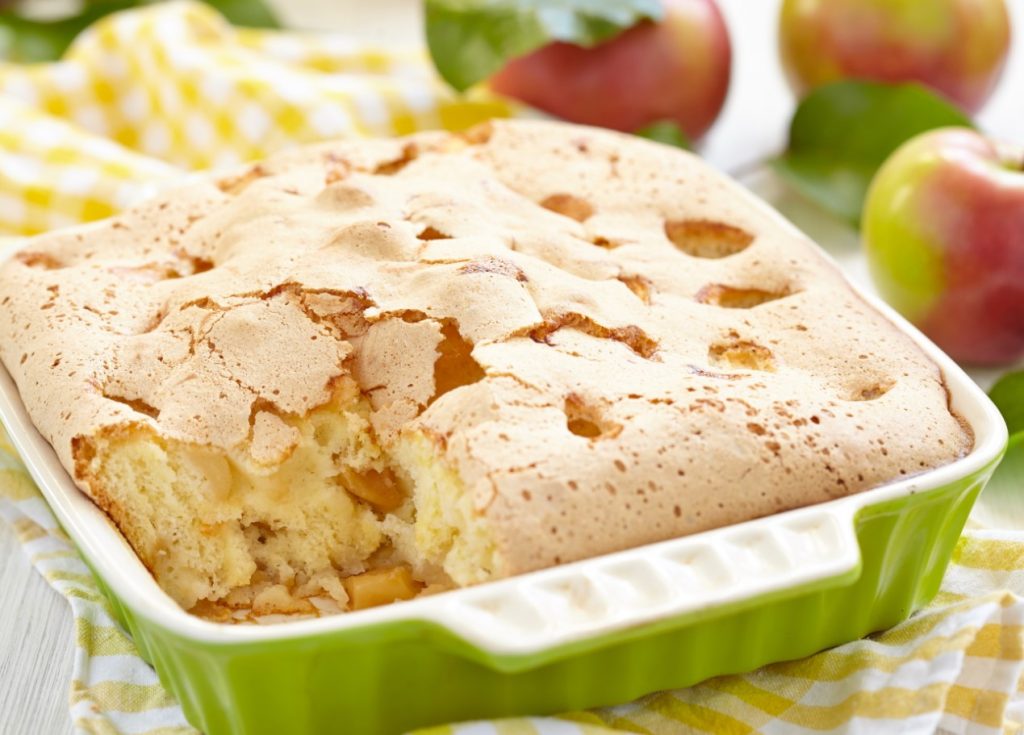 Külmast pärit õunakook: õhuline, lihtne valmistada ja väga vähe koostisosi