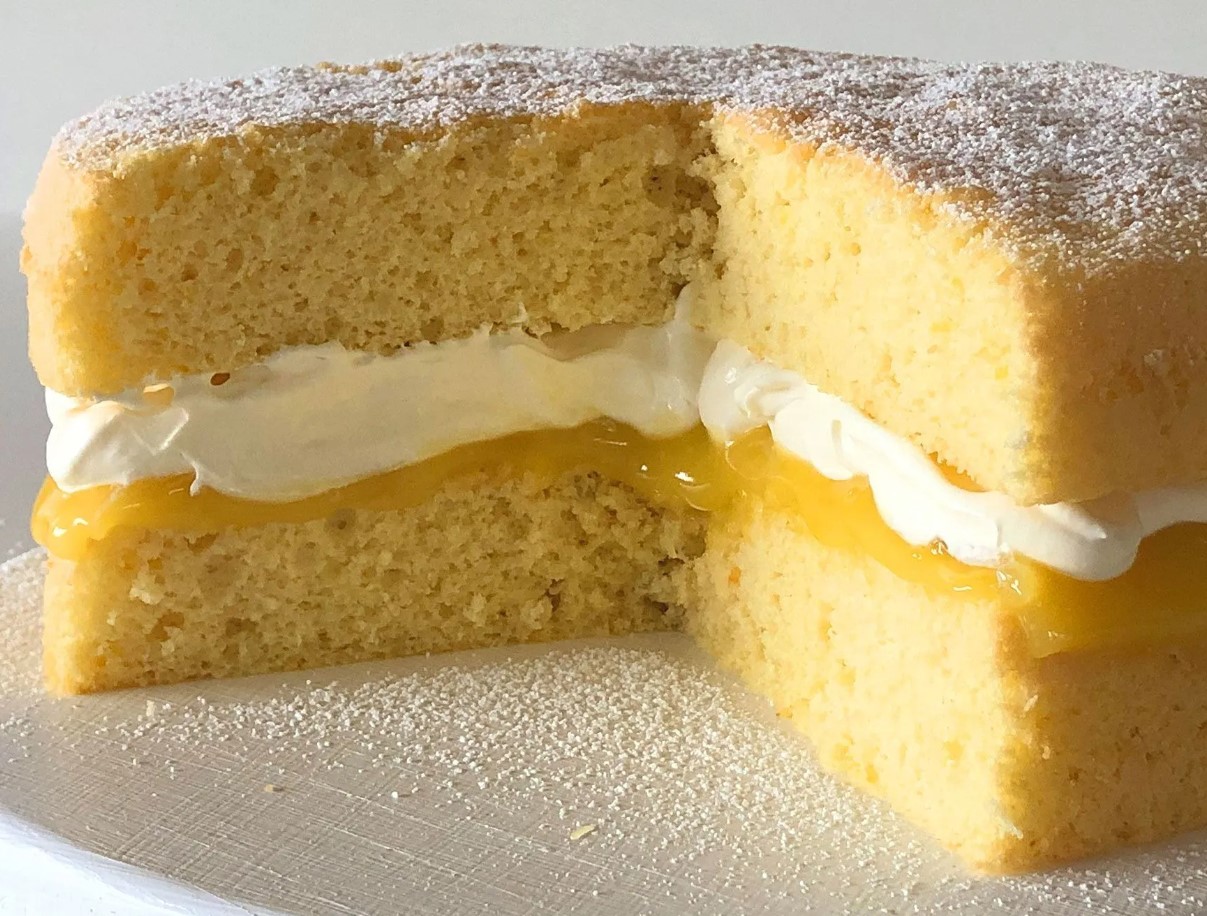 Tõeliselt mahlane ja maitsev safranniga ja sidruniga biskviitkook